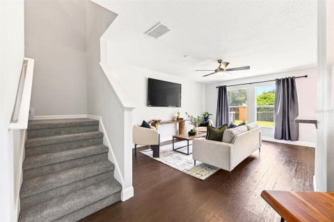 Townhouse in Winter Garden, Florida 3 bedrooms, 148.64 sq.m. № 2287945 - photo 11