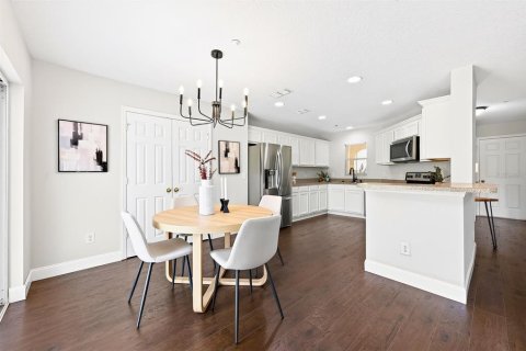 Townhouse in Winter Garden, Florida 3 bedrooms, 148.64 sq.m. № 2287945 - photo 3