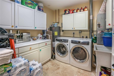 Casa en alquiler en Hollywood, Florida, 5 dormitorios, 328.6 m2 № 1799567 - foto 25