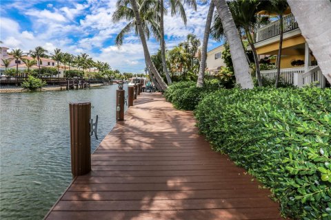 Casa en alquiler en Hollywood, Florida, 5 dormitorios, 328.6 m2 № 1799567 - foto 29