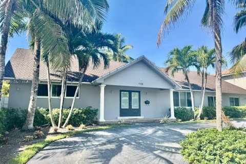 Casa en alquiler en Hollywood, Florida, 5 dormitorios, 328.6 m2 № 1799567 - foto 1