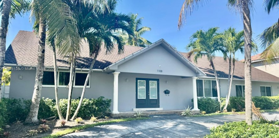 Villa ou maison à Hollywood, Floride 5 chambres, 328.6 m2 № 1799567