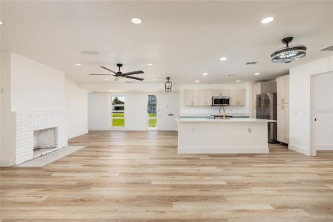 Villa ou maison à louer à Saint Petersburg, Floride: 3 chambres, 156.91 m2 № 2403046 - photo 10