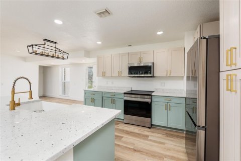 Villa ou maison à louer à Saint Petersburg, Floride: 3 chambres, 156.91 m2 № 2403046 - photo 8