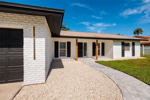 Villa ou maison à louer à Saint Petersburg, Floride: 3 chambres, 156.91 m2 № 2403046 - photo 5