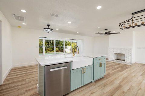 Villa ou maison à louer à Saint Petersburg, Floride: 3 chambres, 156.91 m2 № 2403046 - photo 9
