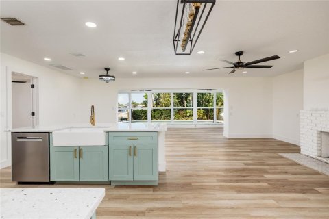 Villa ou maison à louer à Saint Petersburg, Floride: 3 chambres, 156.91 m2 № 2403046 - photo 6