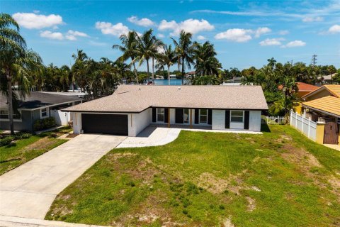 Villa ou maison à Saint Petersburg, Floride 3 chambres, 156.91 m2 № 2403046
