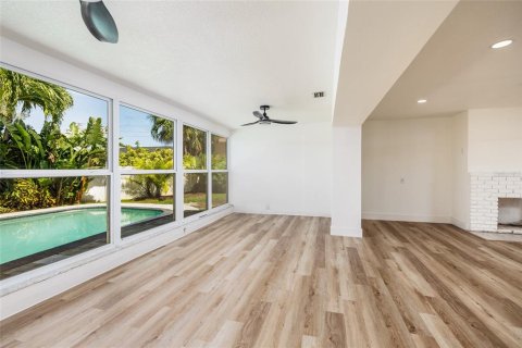 Villa ou maison à louer à Saint Petersburg, Floride: 3 chambres, 156.91 m2 № 2403046 - photo 12