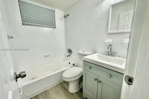 Commercial property in Miami, Florida 139.35 sq.m. № 1994204 - photo 11