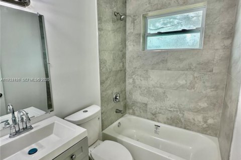 Commercial property in Miami, Florida 139.35 sq.m. № 1994204 - photo 13