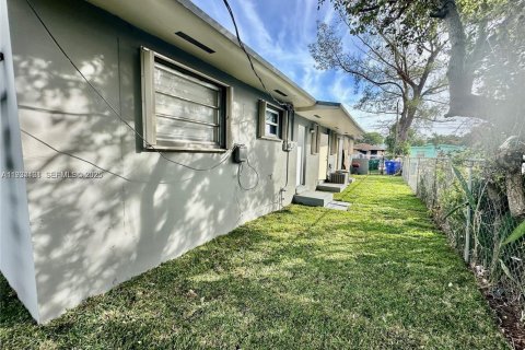 Commercial property in Miami, Florida 139.35 sq.m. № 1994204 - photo 19