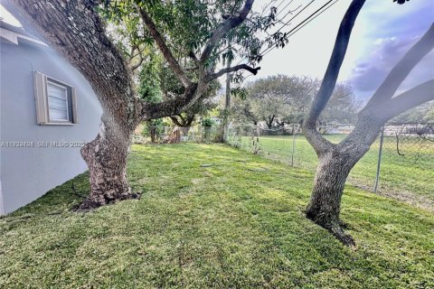 Commercial property in Miami, Florida 139.35 sq.m. № 1994204 - photo 18