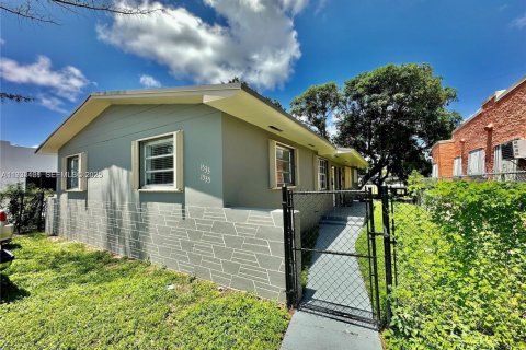 Commercial property in Miami, Florida 139.35 sq.m. № 1994204