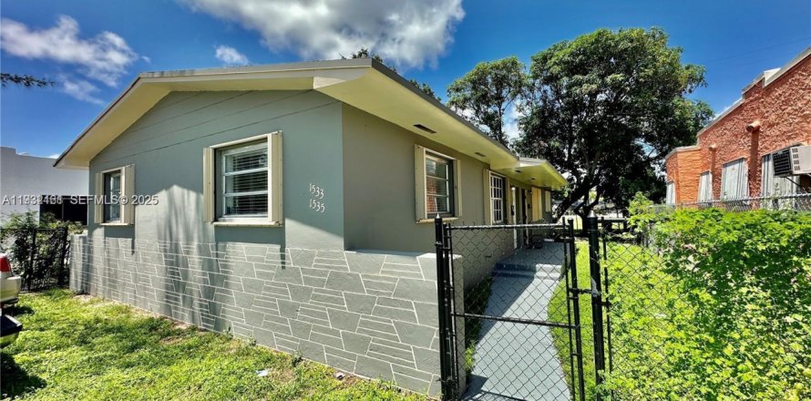 Commercial property in Miami, Florida 139.35 sq.m. № 1994204