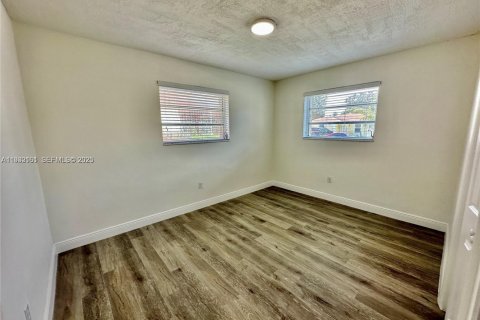 Commercial property in Miami, Florida 139.35 sq.m. № 1994204 - photo 9