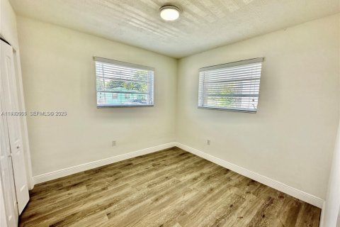 Commercial property in Miami, Florida 139.35 sq.m. № 1994204 - photo 10