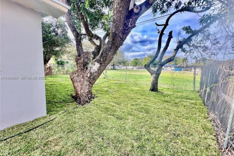 Commercial property in Miami, Florida 139.35 sq.m. № 1994204 - photo 17