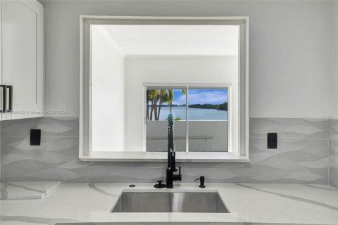 Condo in Sunny Isles Beach, Florida, 1 bedroom  № 1949919 - photo 3