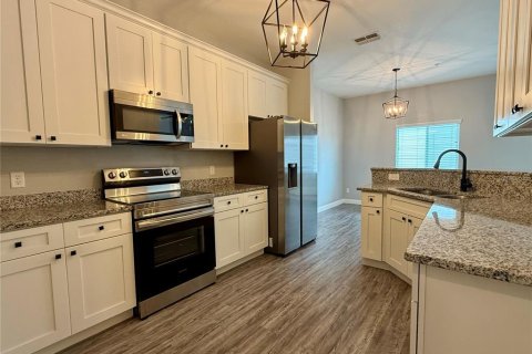 House in Winter Haven, Florida 2 bedrooms, 132.39 sq.m. № 2237690 - photo 12