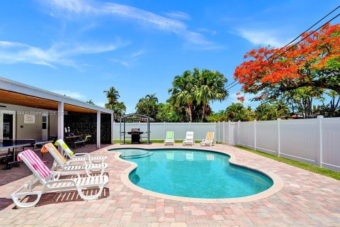 Дом в Холливуд, Флорида 5 спален, 191.1м2 № 1979734