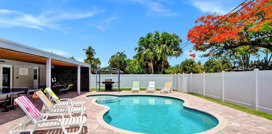 Дом в Холливуд, Флорида 5 спален, 191.1м2 № 1979734