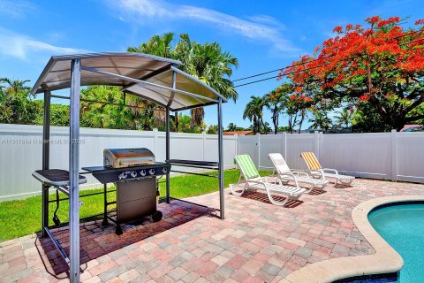 Снять в аренду виллу или дом в Холливуд, Флорида 5 спален, 191.1м2, № 1979734 - фото 4