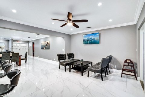 Снять в аренду виллу или дом в Холливуд, Флорида 5 спален, 191.1м2, № 1979734 - фото 25