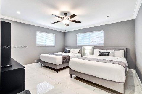 Снять в аренду виллу или дом в Холливуд, Флорида 5 спален, 191.1м2, № 1979734 - фото 13