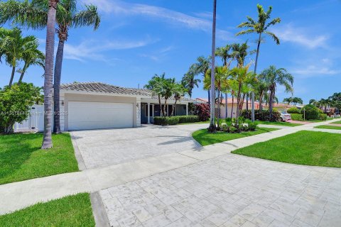 Снять в аренду виллу или дом в Холливуд, Флорида 5 спален, 191.1м2, № 1979734 - фото 10