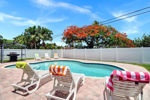 Снять в аренду виллу или дом в Холливуд, Флорида 5 спален, 191.1м2, № 1979734 - фото 3