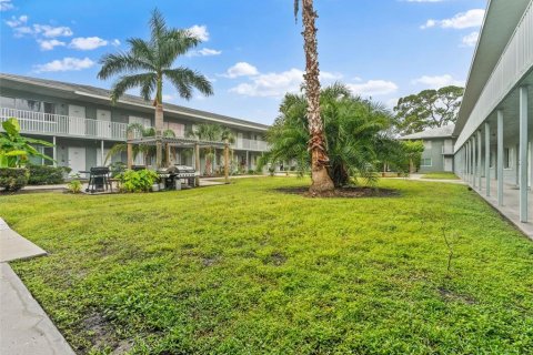 Condo in Saint Petersburg, Florida, 1 bedroom  № 1913187 - photo 2