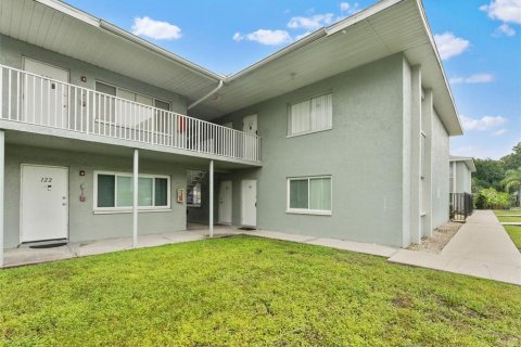 Condo in Saint Petersburg, Florida, 1 bedroom  № 1913187 - photo 7
