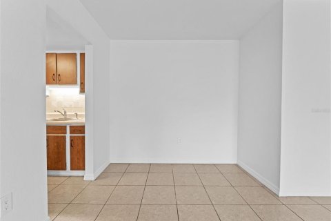 Condo in Saint Petersburg, Florida, 1 bedroom  № 1913187 - photo 13