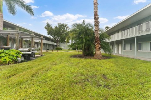 Condo in Saint Petersburg, Florida, 1 bedroom  № 1913187 - photo 3