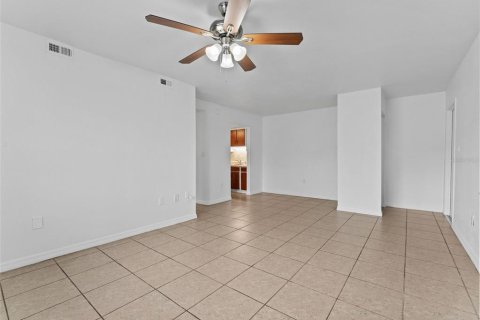 Condo in Saint Petersburg, Florida, 1 bedroom  № 1913187 - photo 12