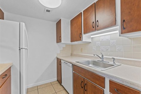 Condo in Saint Petersburg, Florida, 1 bedroom  № 1913187 - photo 14