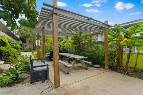 Condo in Saint Petersburg, Florida, 1 bedroom  № 1913187 - photo 29