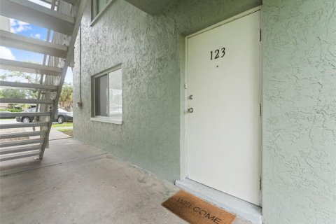 Condo in Saint Petersburg, Florida, 1 bedroom  № 1913187 - photo 8