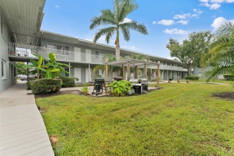 Condo in Saint Petersburg, Florida, 1 bedroom  № 1913187 - photo 30
