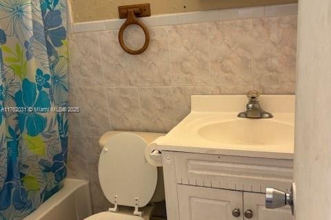 Casa en venta en Miami Gardens, Florida, 4 dormitorios, 117.06 m2 № 1868078 - foto 15