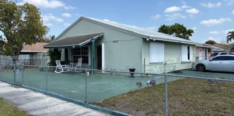 Casa en Miami Gardens, Florida 4 dormitorios, 117.06 m2 № 1868078