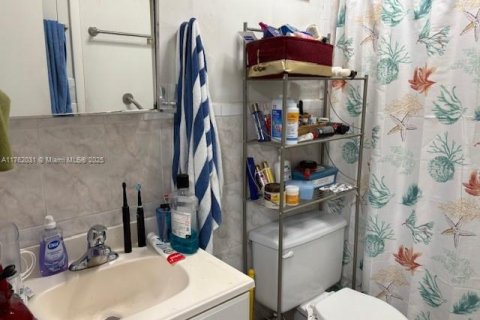 Casa en venta en Miami Gardens, Florida, 4 dormitorios, 117.06 m2 № 1868078 - foto 7