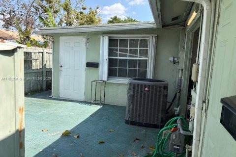 Casa en venta en Miami Gardens, Florida, 4 dormitorios, 117.06 m2 № 1868078 - foto 11