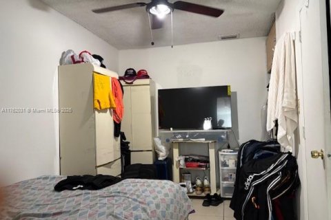 Casa en venta en Miami Gardens, Florida, 4 dormitorios, 117.06 m2 № 1868078 - foto 18