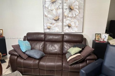 Casa en venta en Miami Gardens, Florida, 4 dormitorios, 117.06 m2 № 1868078 - foto 10