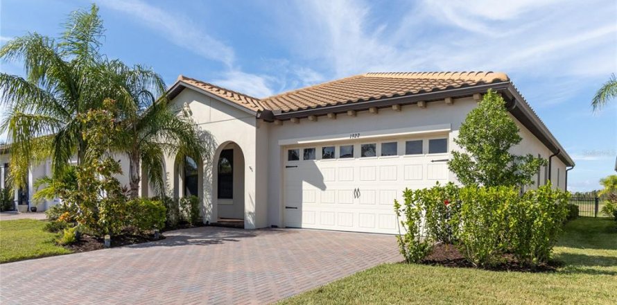 House in Palmetto, Florida 2 bedrooms, 181.81 sq.m. № 1353376