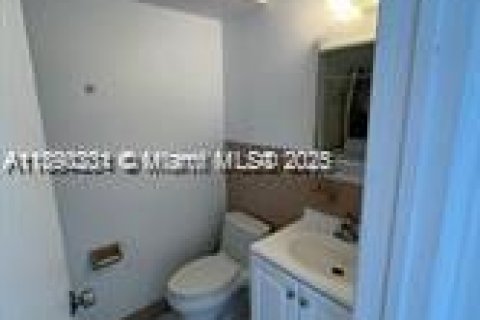 Снять в аренду таунхаус в Лодерхилл, Флорида 2 спальни, 94.76м2, № 1947928 - фото 5