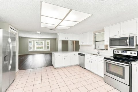 House in New Port Richey, Florida 3 bedrooms, 140.28 sq.m. № 2423644 - photo 7