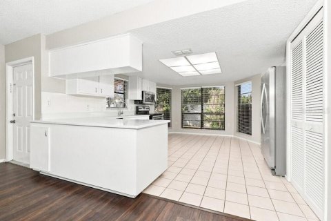House in New Port Richey, Florida 3 bedrooms, 140.28 sq.m. № 2423644 - photo 6